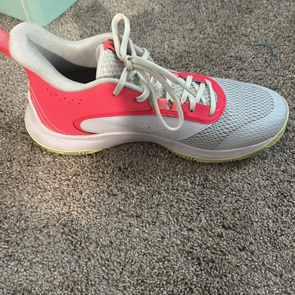 Women’s basketball shoes size men’s 8 1/2 women’s 10 - Picture 3 of 4